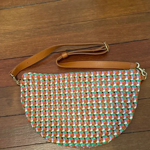 Stylish Woven Crossbody Bag in Orange and Green - Picture 3 of 4